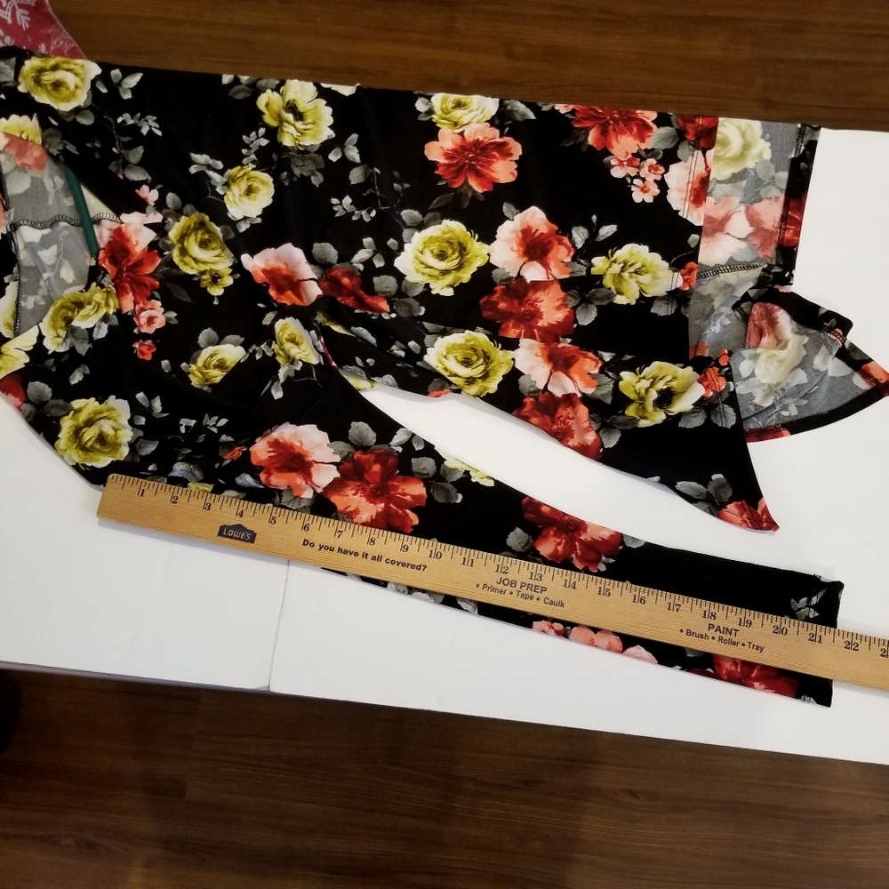 White Birch Tunic Top Women's Small Floral Oversized Hi Lo Hem Black Red Yellow - Picture 8 of 9